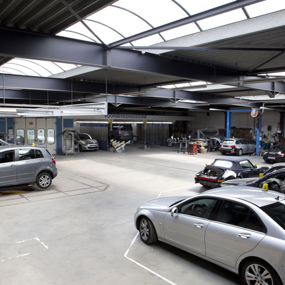 overzicht werkplaats autobedrijf Stuer